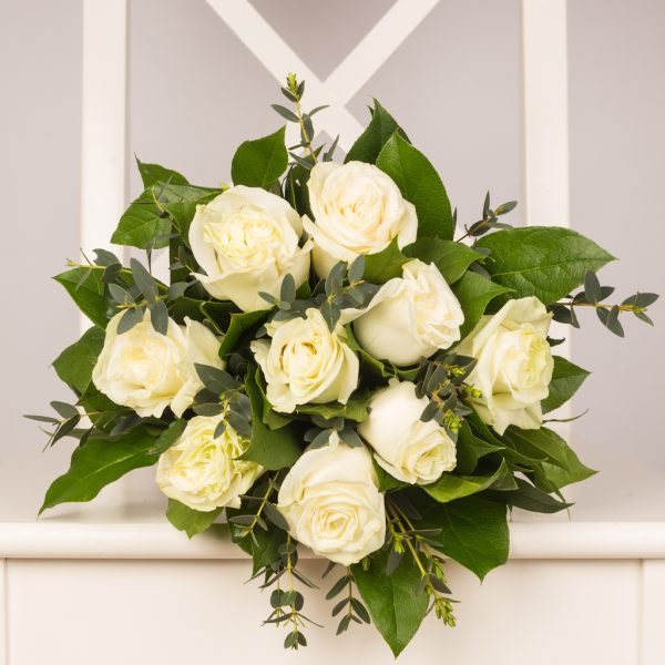 Buchet cu 9 trandafiri albi