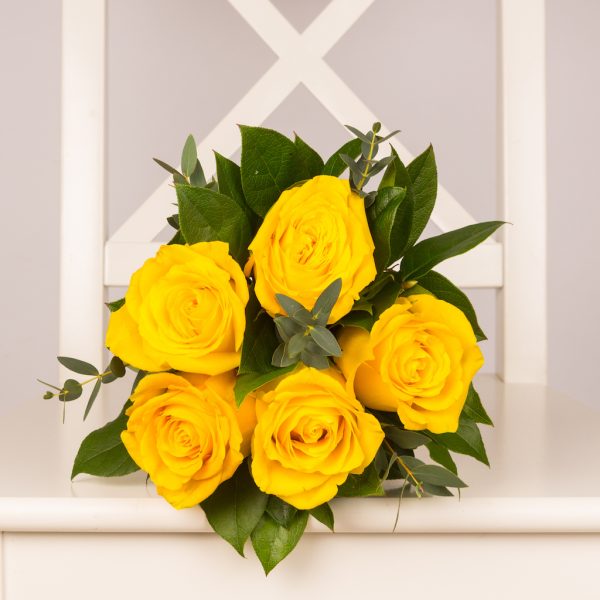 Buchet cu 5 trandafiri galbeni