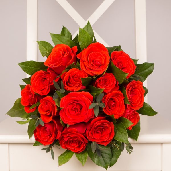 Buchet cu 15 trandafiri portocalii