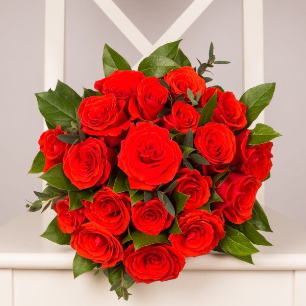 Buchet cu 19 trandafiri portocalii