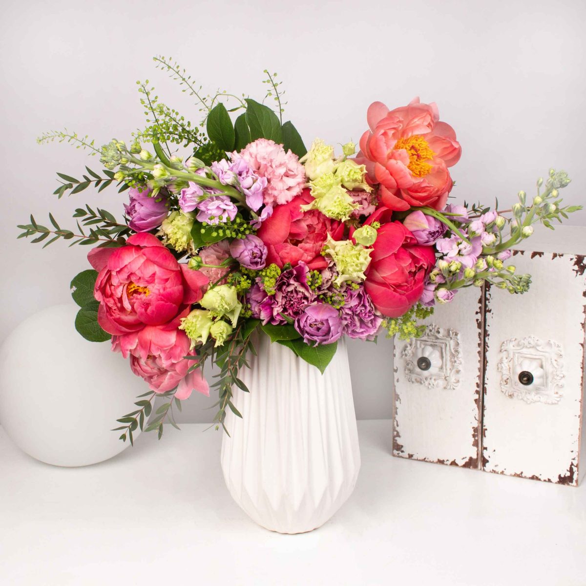 Buchet cu bujori si lalele