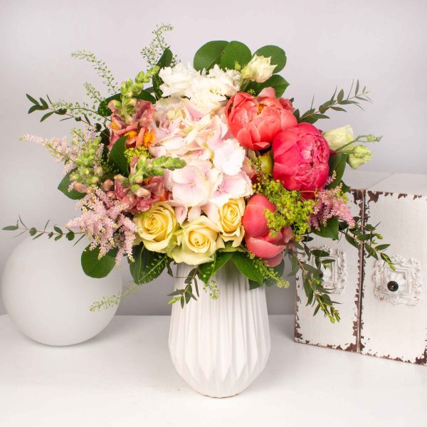 Buchet cu trandafiri si bujori