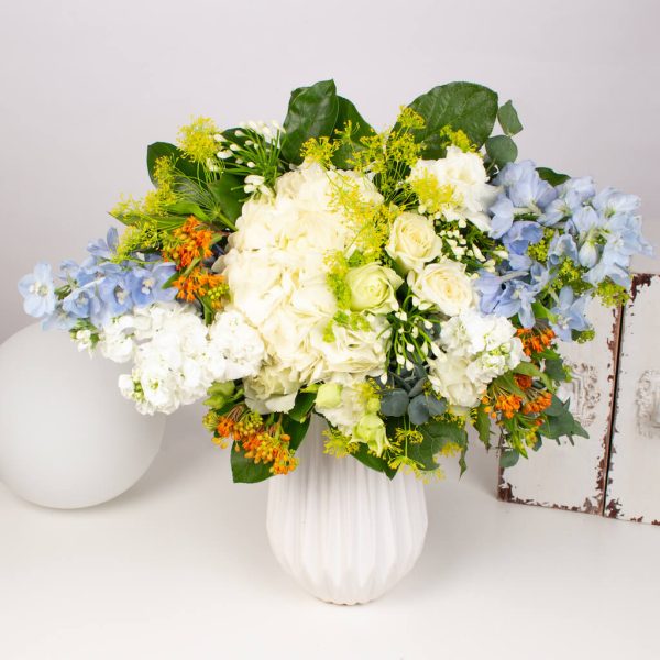 Buchet cu trandafir matthiola si delphinium