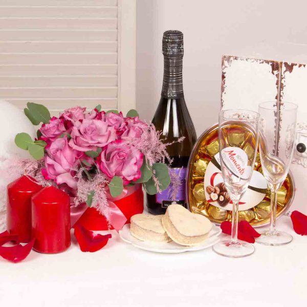 Cadou de Valentine's Day cu trandafiri roz si prosecco