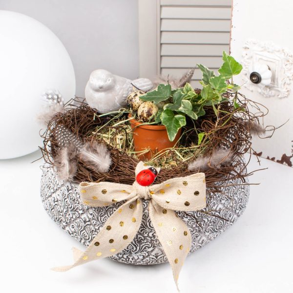 Vas mare pentru oua de Paste cu iedera