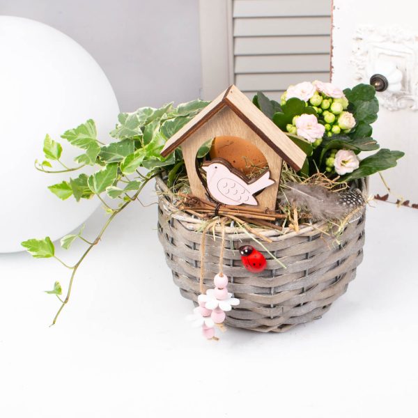 Aranjament de paste cu iedera, si casuta