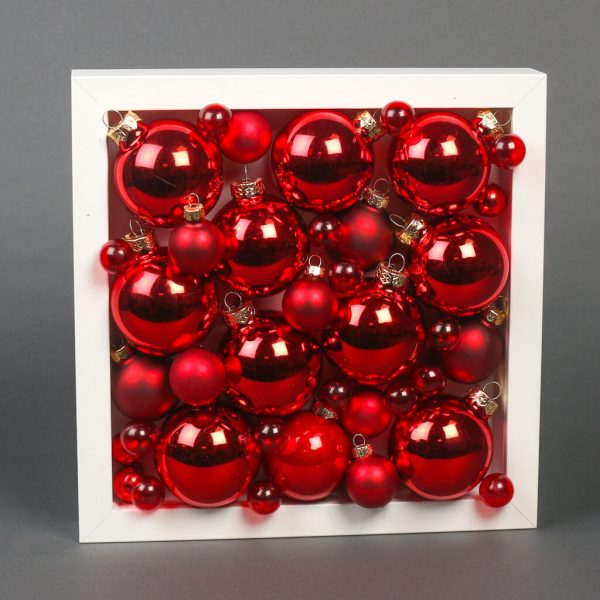 Rama cu globuri rosii