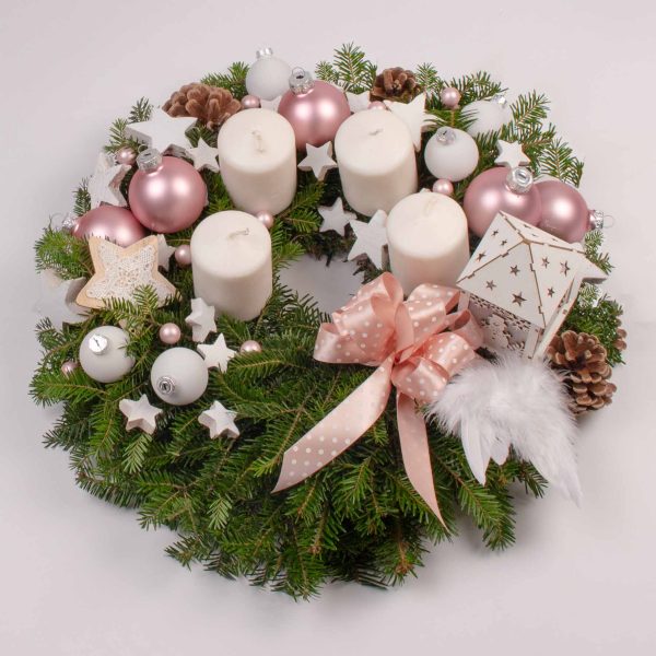 XMAS150-Coronita-de-masa-cu-lumanari-si-globuri-roz