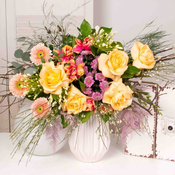 Buchet cu lalele si trandafiri colorati