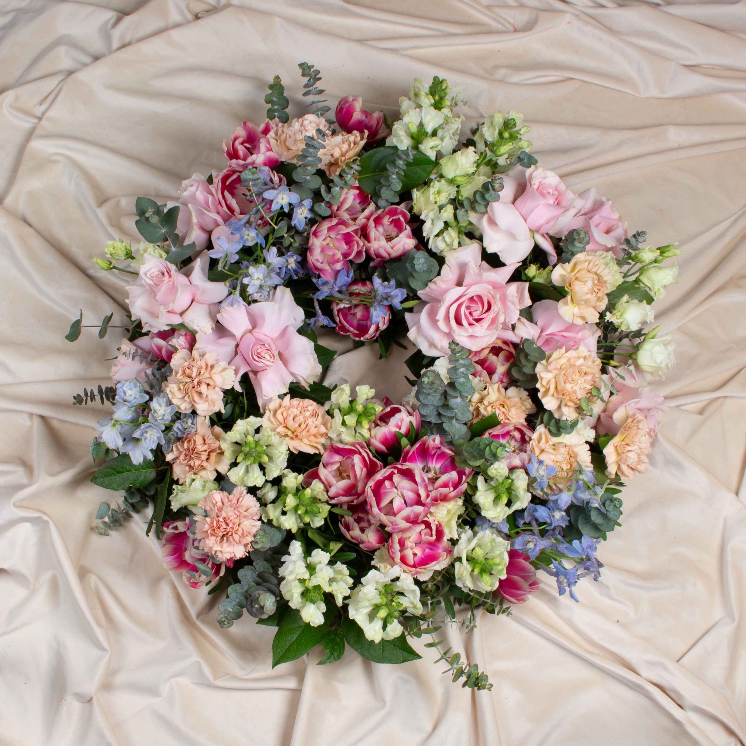 Coroana funerara cu flori colorate de sezon(50cm)